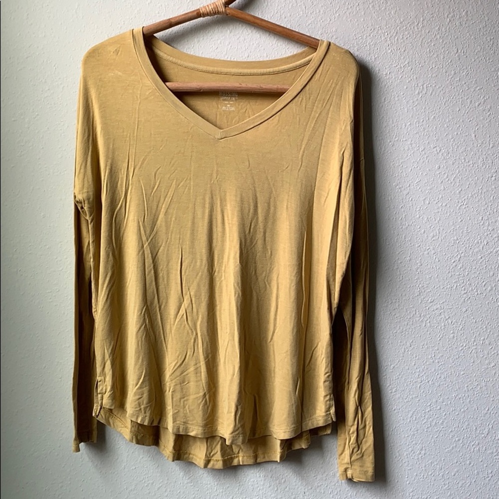 🎈 DONATED 🎈 comfy golden vneck
